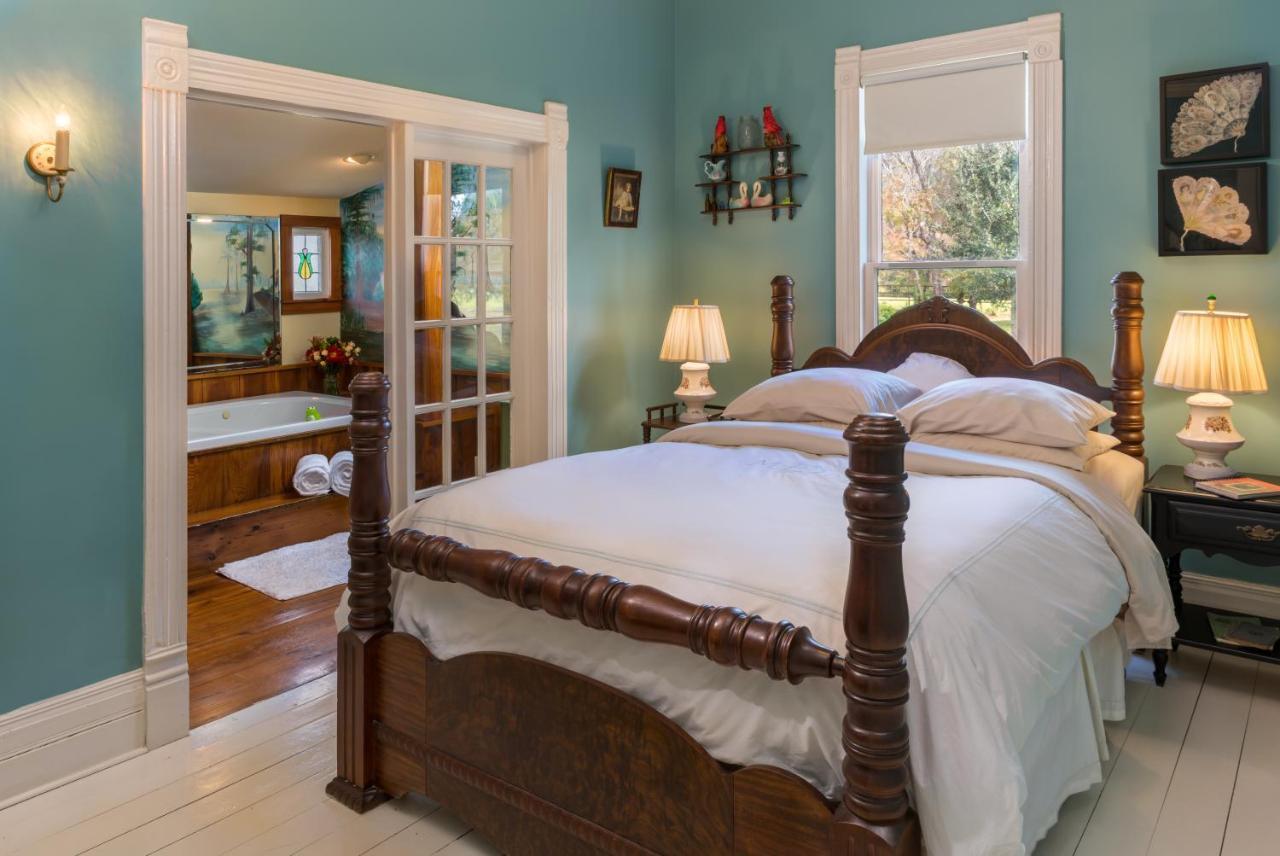 Maison D'Memoire Bed & Breakfast Cottages Rayne Esterno foto