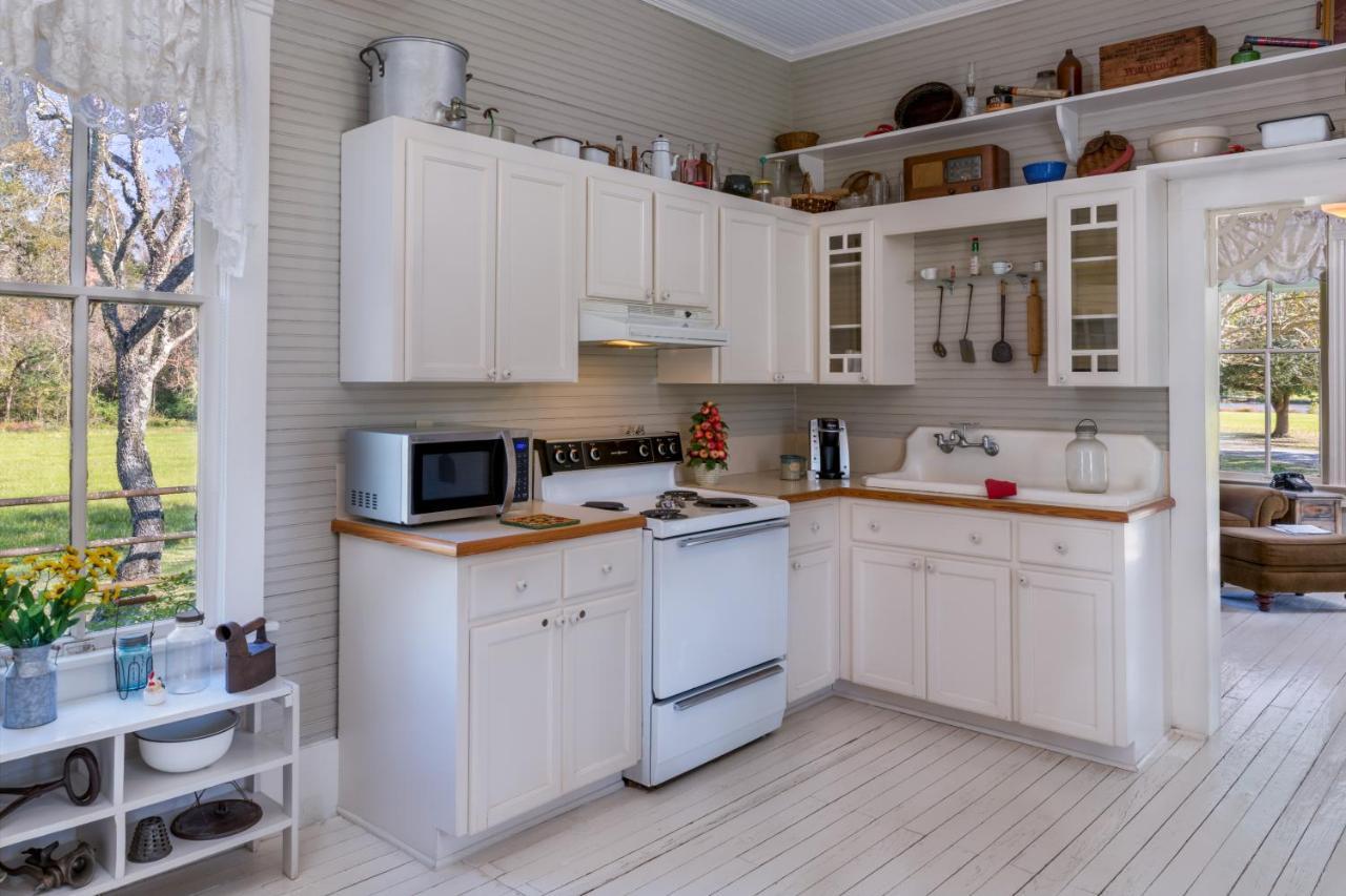 Maison D'Memoire Bed & Breakfast Cottages Rayne Esterno foto