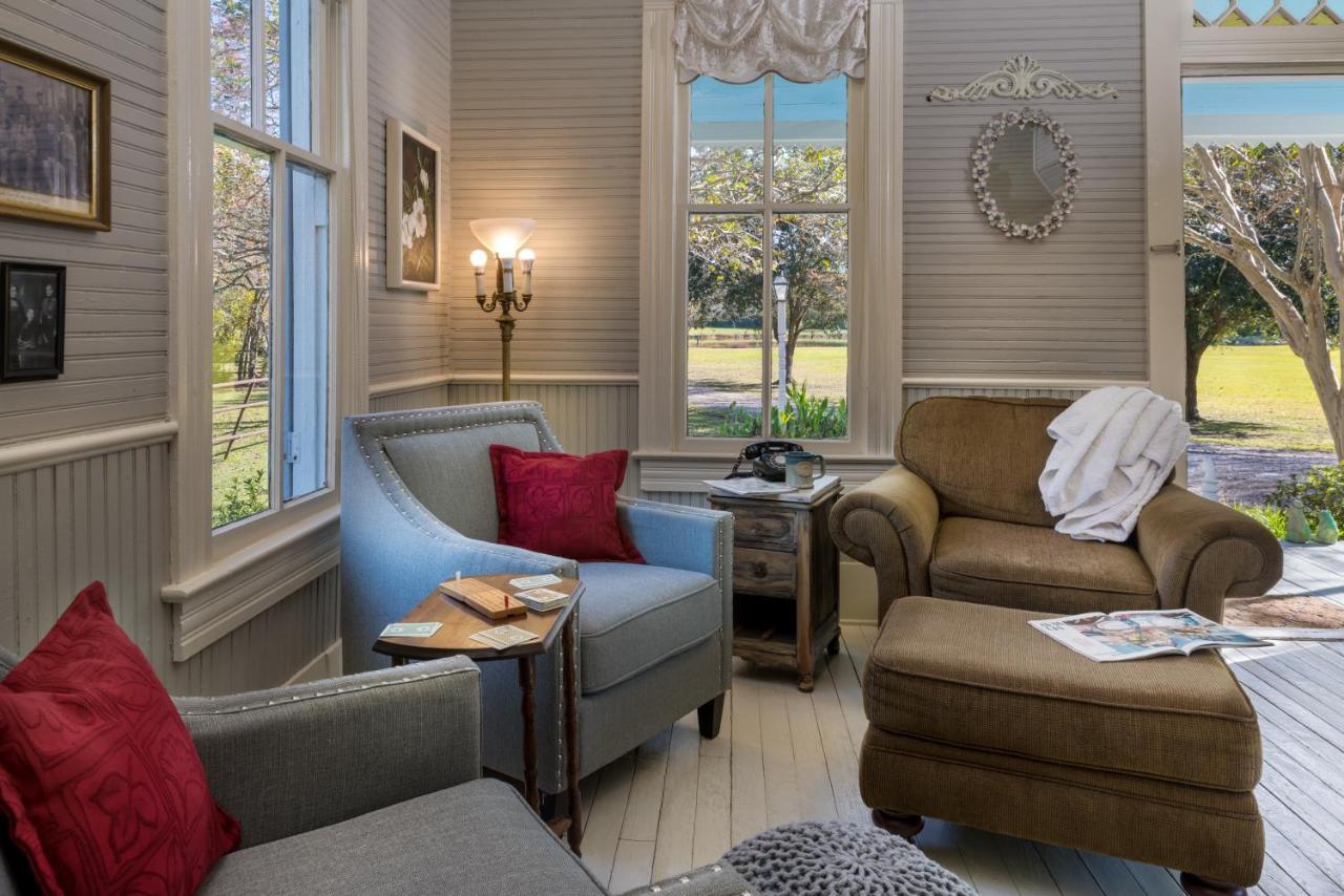 Maison D'Memoire Bed & Breakfast Cottages Rayne Esterno foto