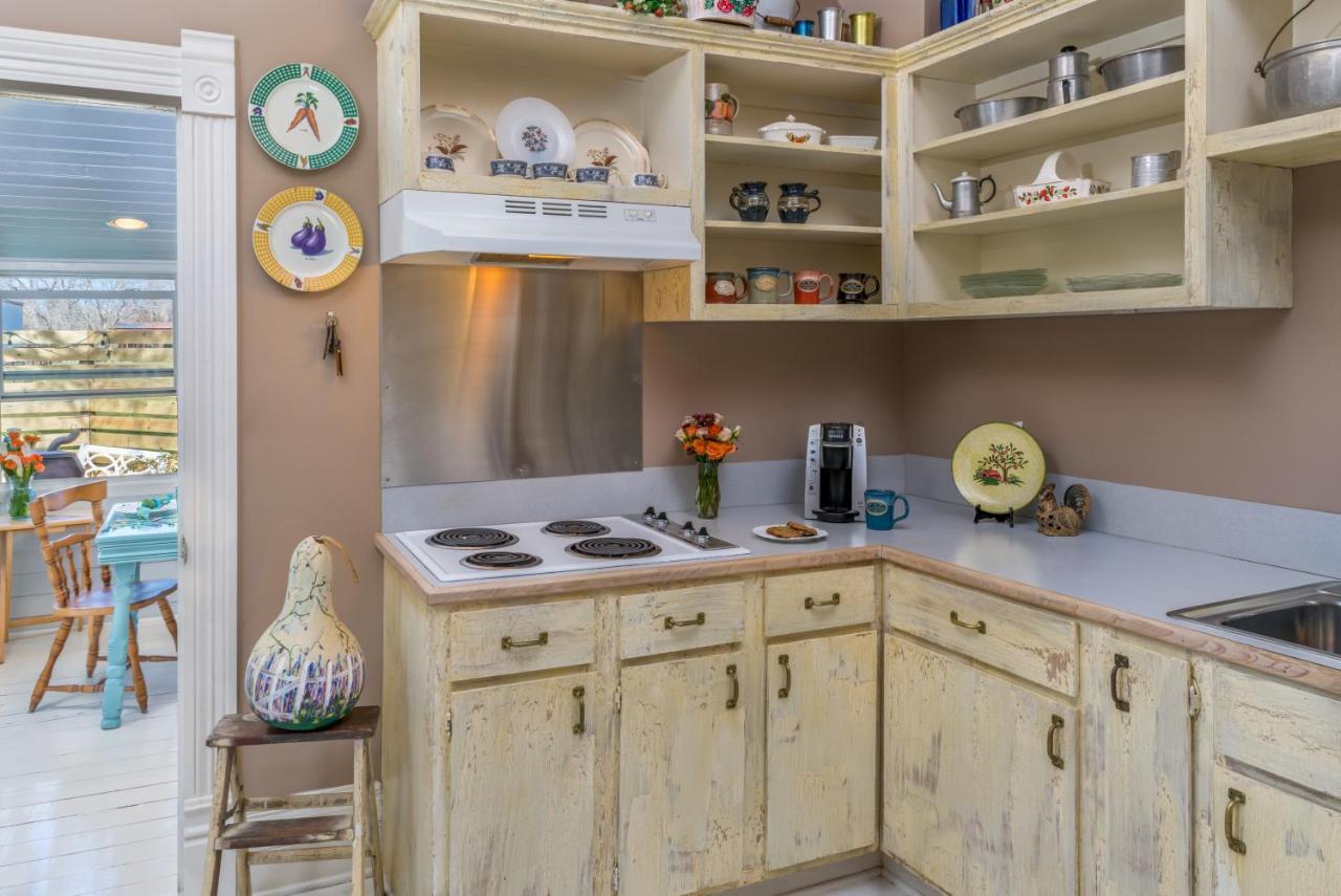 Maison D'Memoire Bed & Breakfast Cottages Rayne Esterno foto