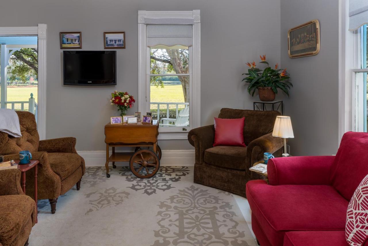 Maison D'Memoire Bed & Breakfast Cottages Rayne Esterno foto