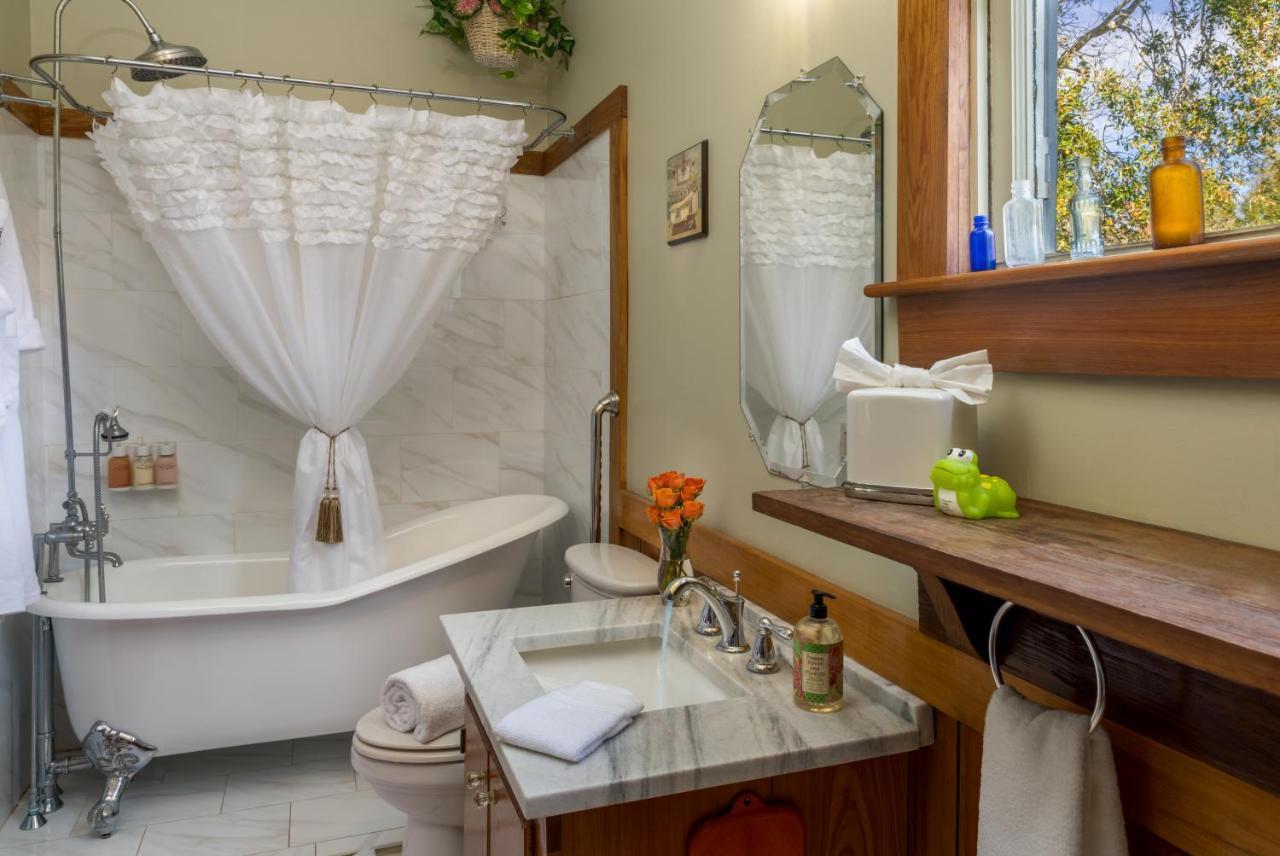 Maison D'Memoire Bed & Breakfast Cottages Rayne Esterno foto