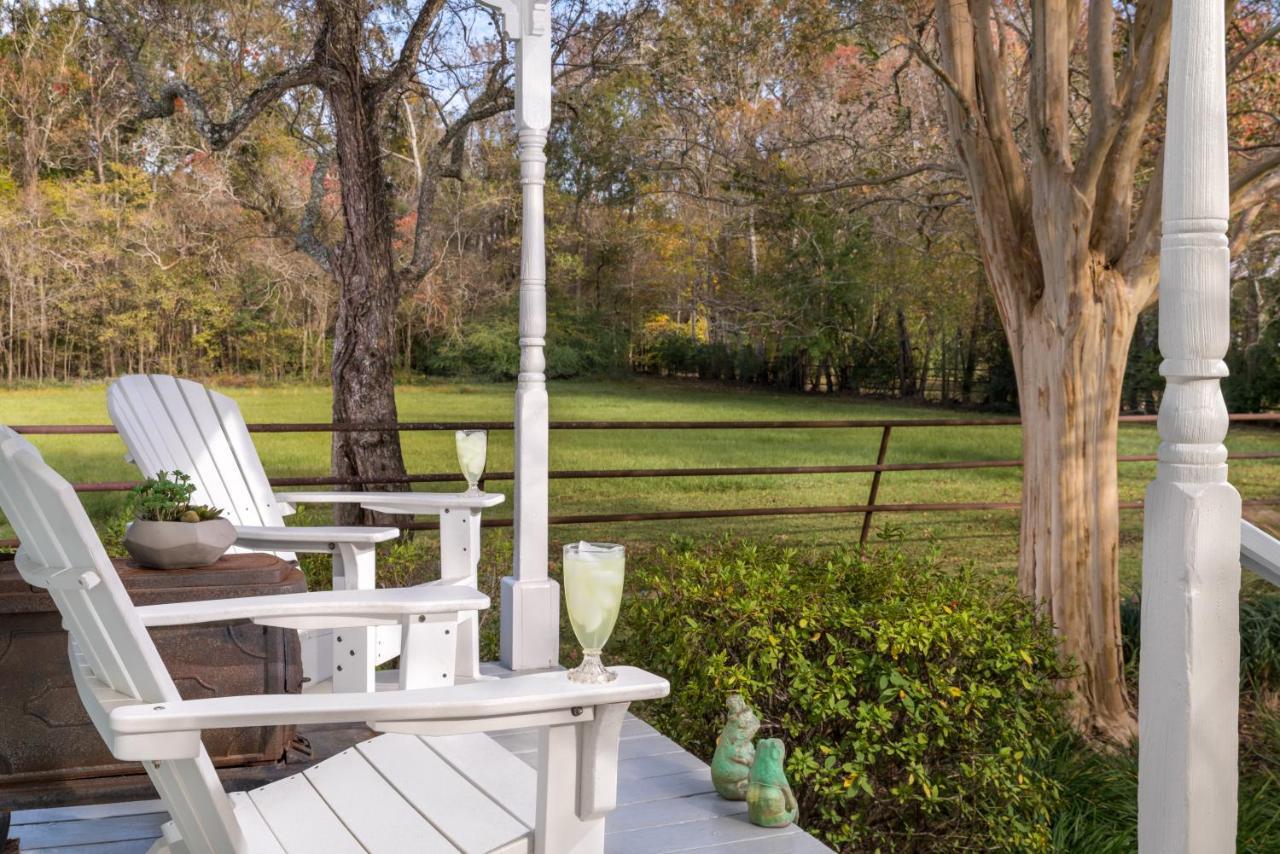 Maison D'Memoire Bed & Breakfast Cottages Rayne Esterno foto