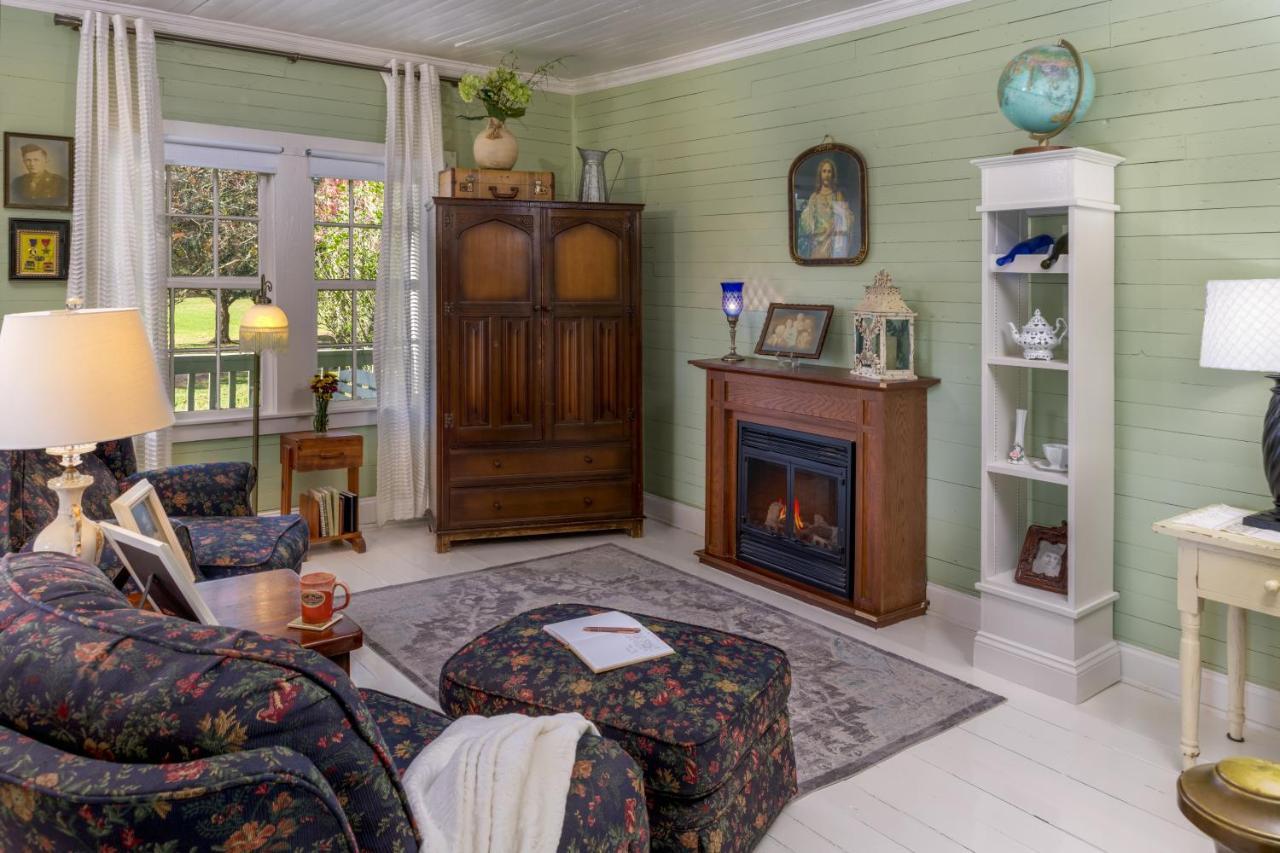 Maison D'Memoire Bed & Breakfast Cottages Rayne Esterno foto