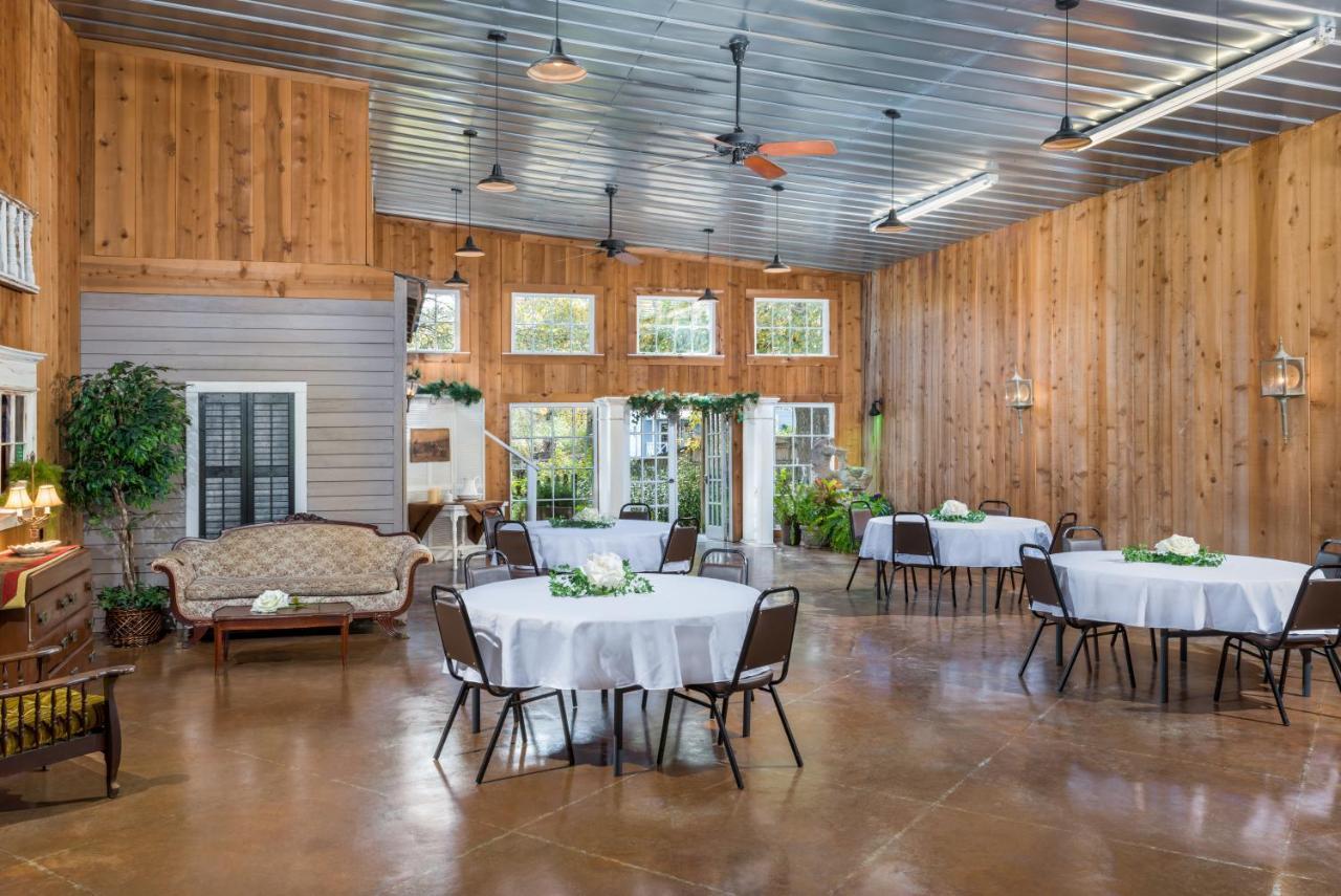 Maison D'Memoire Bed & Breakfast Cottages Rayne Esterno foto