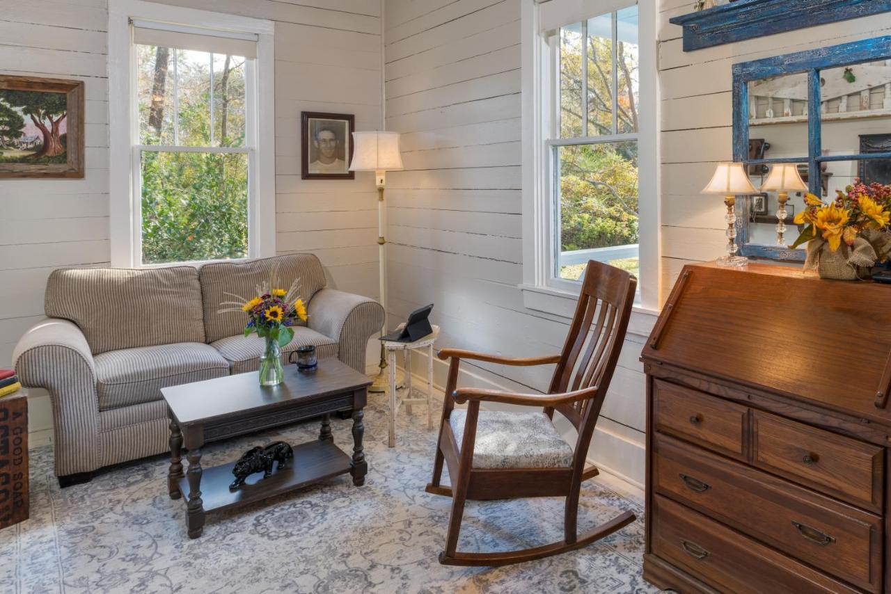 Maison D'Memoire Bed & Breakfast Cottages Rayne Esterno foto