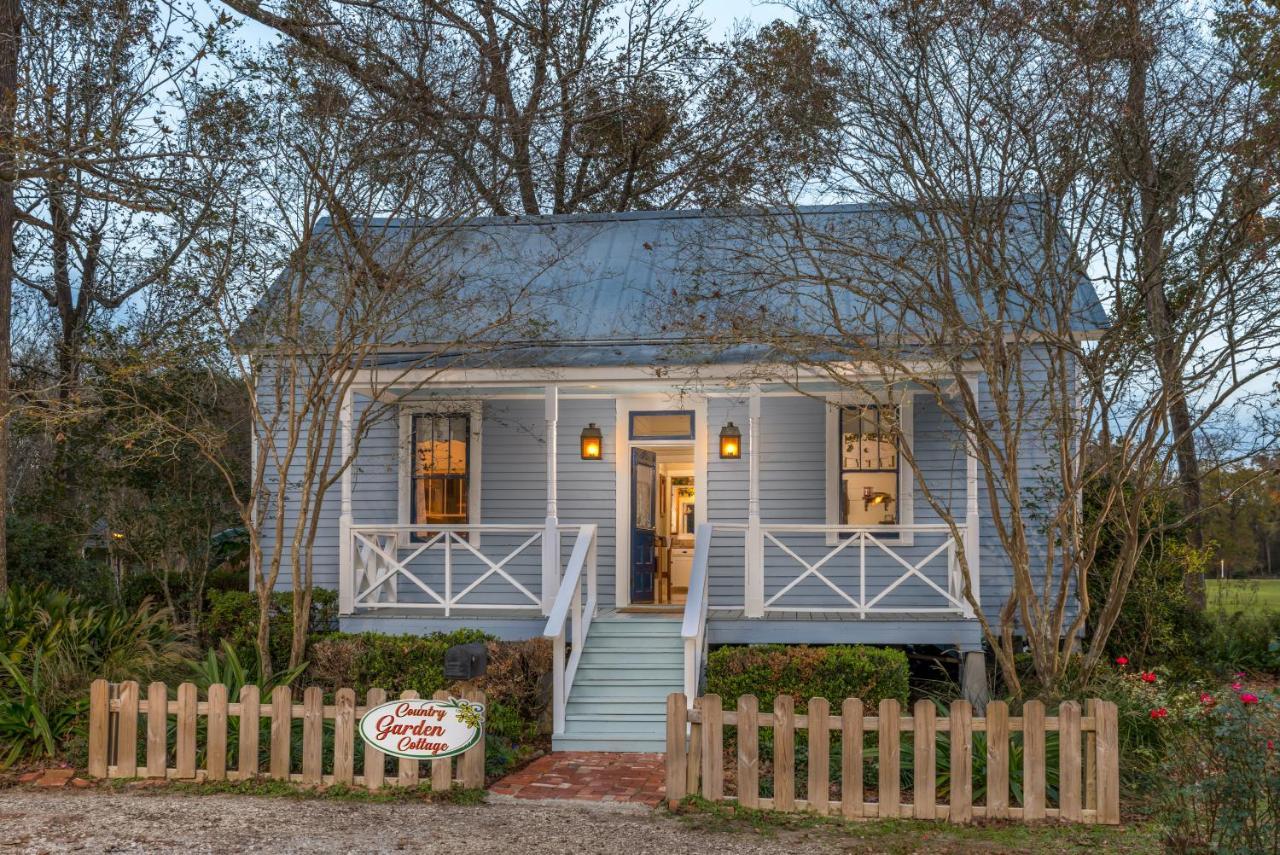 Maison D'Memoire Bed & Breakfast Cottages Rayne Esterno foto
